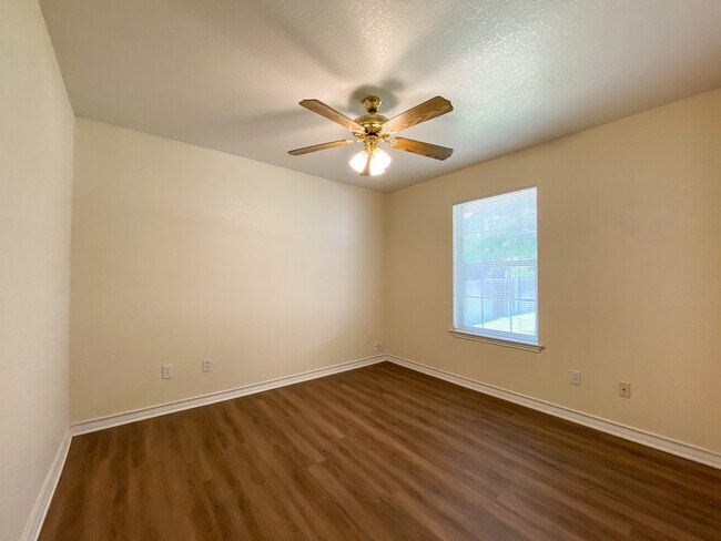 Building Photo - 1663 Lantana Cir