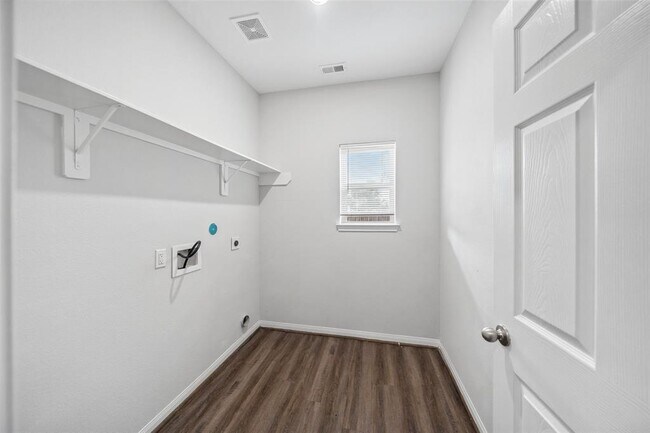 Building Photo - 9018 Everglade Dr