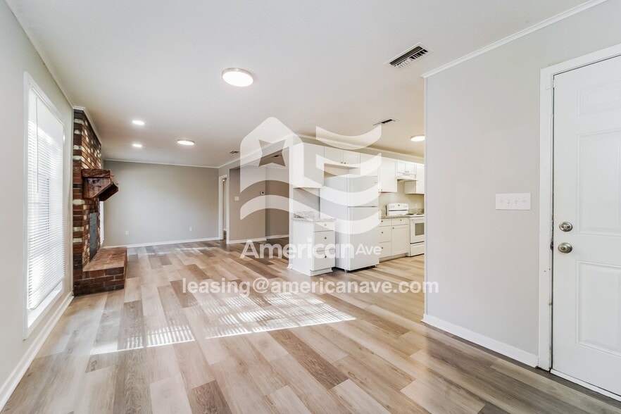 Building Photo - 3180 Benson Dr