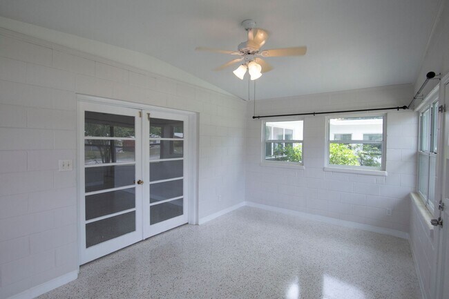 Building Photo - 2510 Roxbury Rd