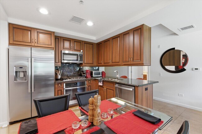 Building Photo - 7137 E Rancho Vista Dr