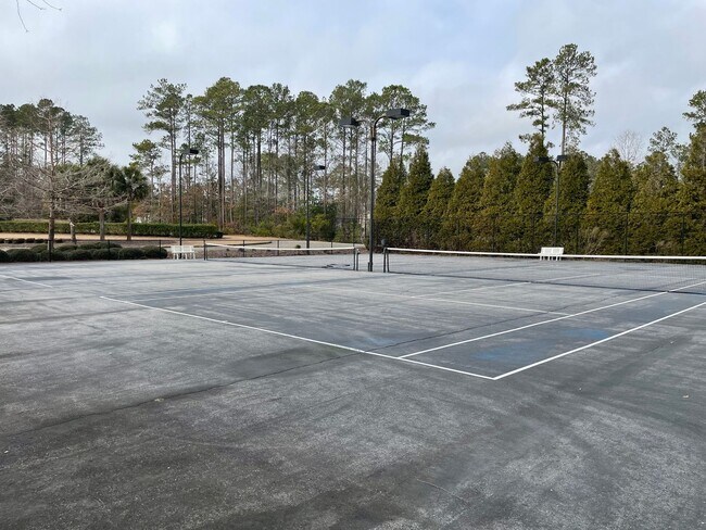 Building Photo - Avaliable October 1st 2025 Unfurnished 3 B...