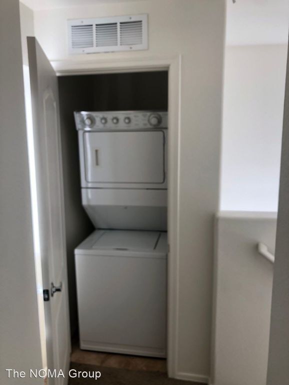 Stacked washer/dryter - 2401 E Rio Salado Pky