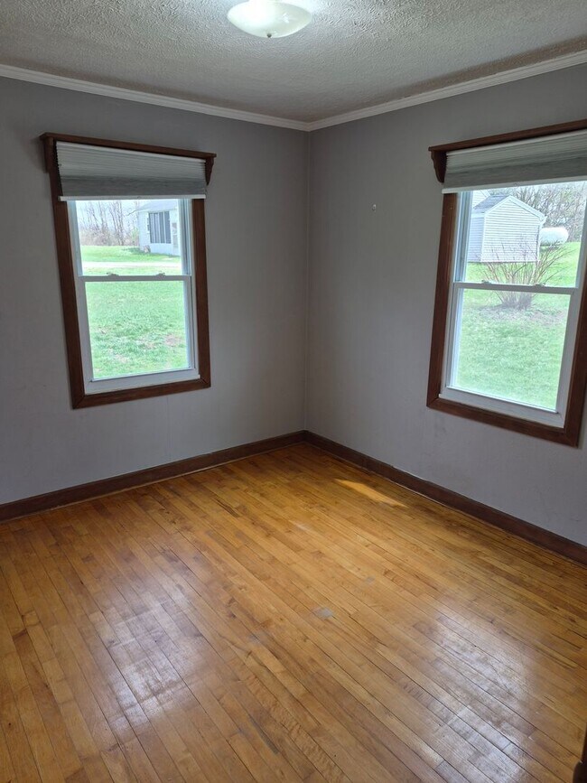 Building Photo - 4636 Wakefield Ave NE