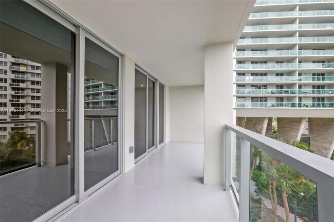 Building Photo - 1500 Bay Rd