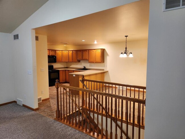 Building Photo - 336 Woodridge Pl