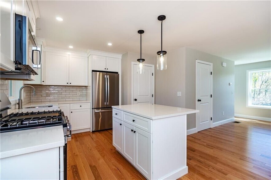 Building Photo - 83 Cadora Ave