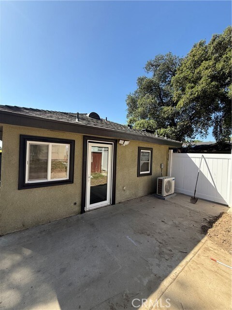 Building Photo - 1147 E Lemon Ave