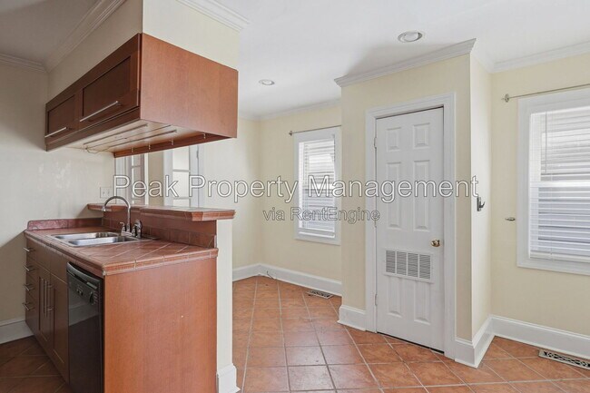Building Photo - 3120 Parkwood Ave