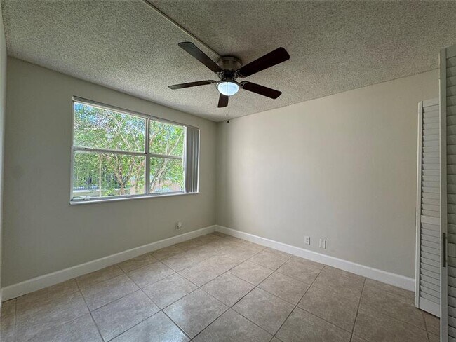 Building Photo - 9033 Wiles Rd