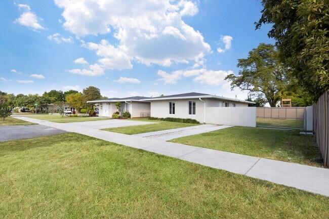 Building Photo - 7875 SW 12th St