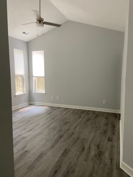 Building Photo - 3205 Jade Ct