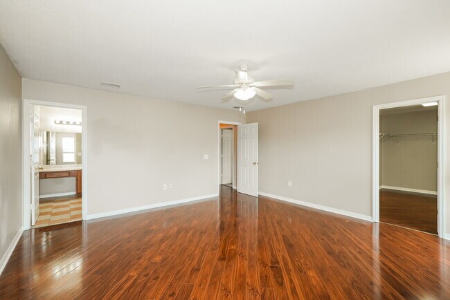 Building Photo - 12116 Tree Haven Ave