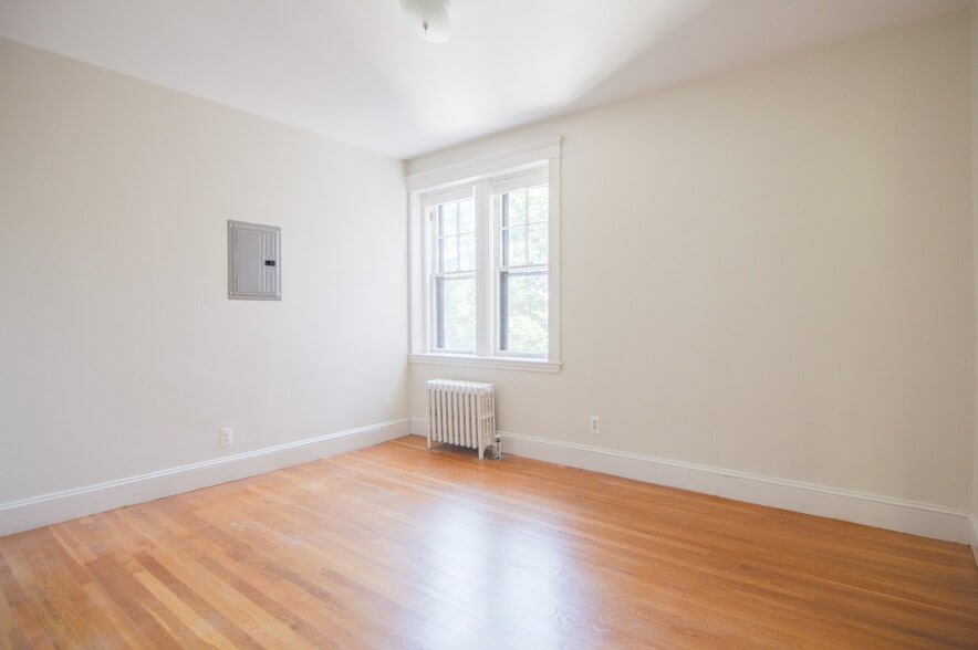 Building Photo - 36 Linnaean St