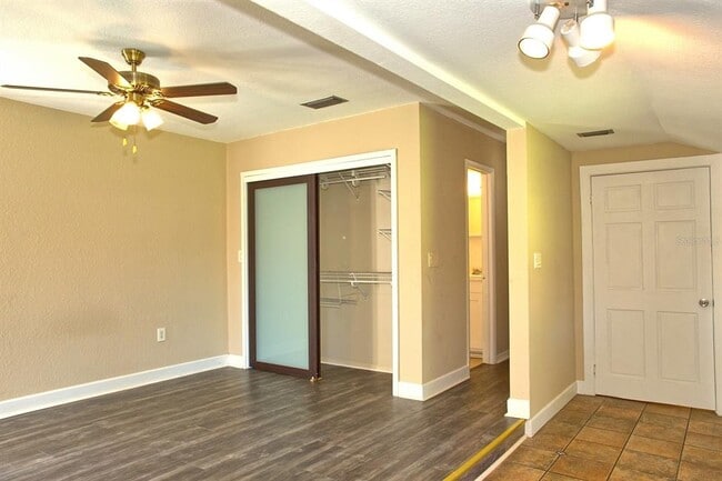 Building Photo - 1315 E Marks St