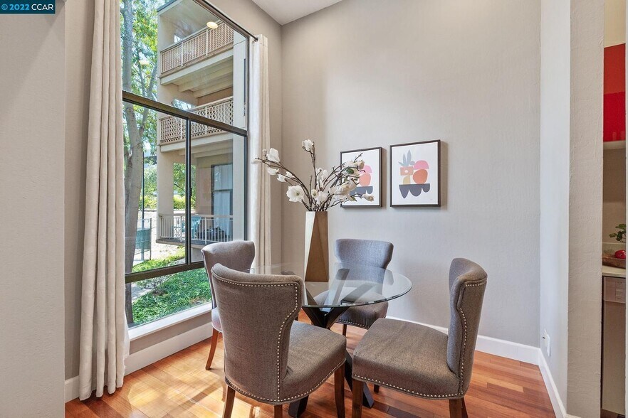 Building Photo - 300 N Civic Dr #313