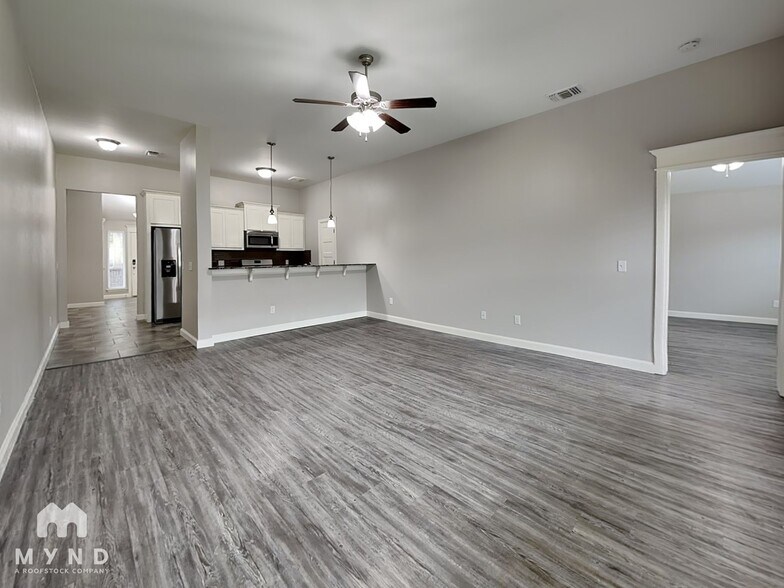 Building Photo - 1124 Merlin Dr
