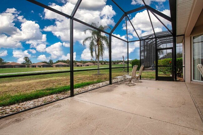 Building Photo - Heritage Harbour Golf Course Home!