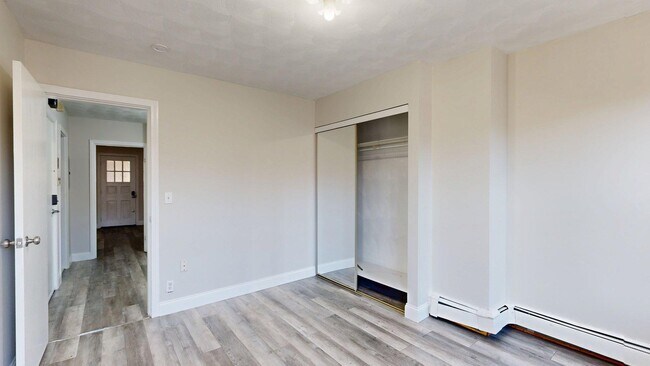 Building Photo - 137 Chelsea St