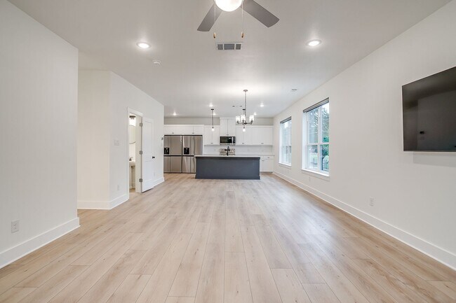 Building Photo - 2843 Forest Park Blvd