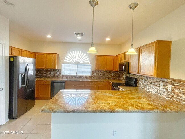 Building Photo - 4015 E Sourwood Dr