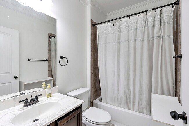 Building Photo - 2635 Azalea Bluff Dr