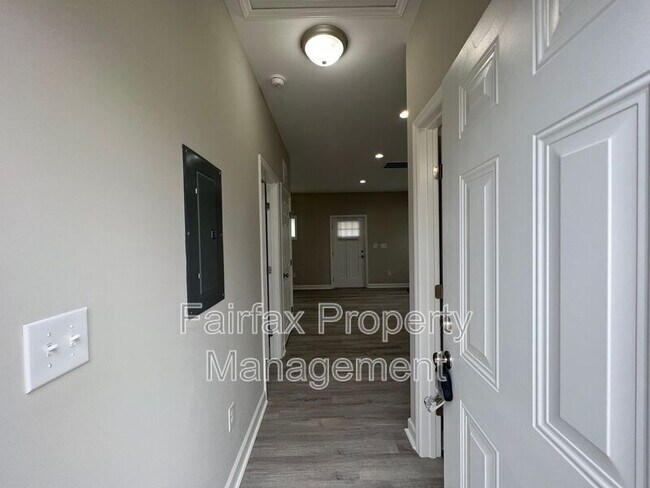 Building Photo - 2305 Owen St