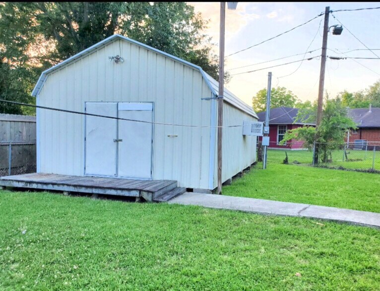 Building Photo - 8620 Chateau Cir