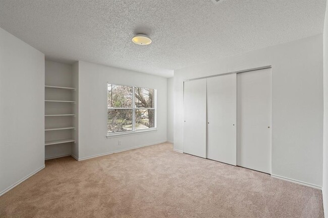 Building Photo - 1402 Comfort St