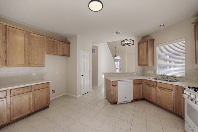 Building Photo - 1815 Tickner St