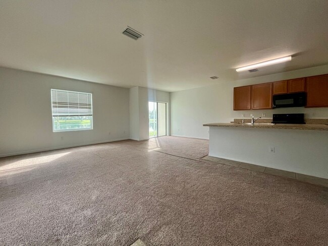 Building Photo - Plant City Townhome!!