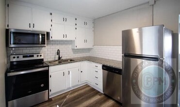 Building Photo - Updated Duplex Near Downtown! - 2 Bed / 1 Bath / 800SF