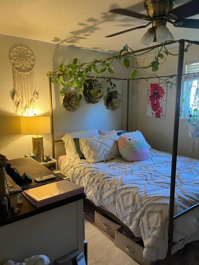 Building Photo - Lake Louise Dr SW