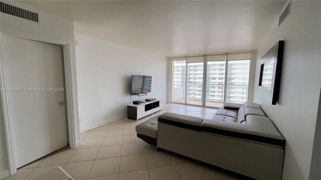 Building Photo - 5600 Collins Ave