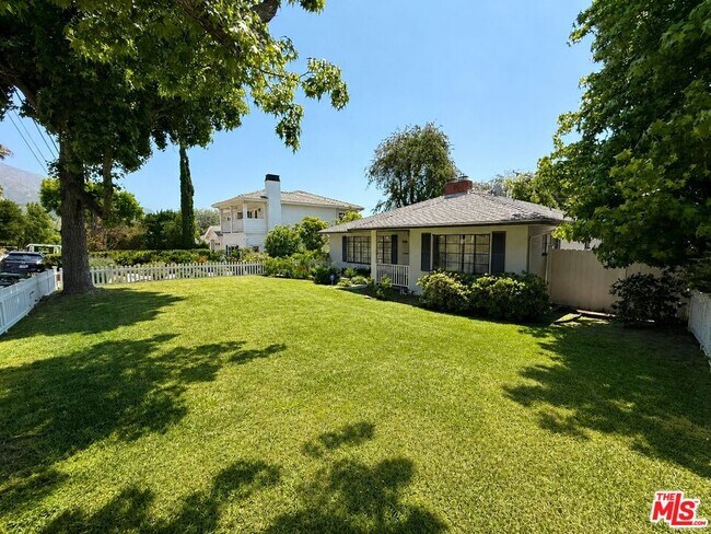 Building Photo - 1796 E Mendocino St