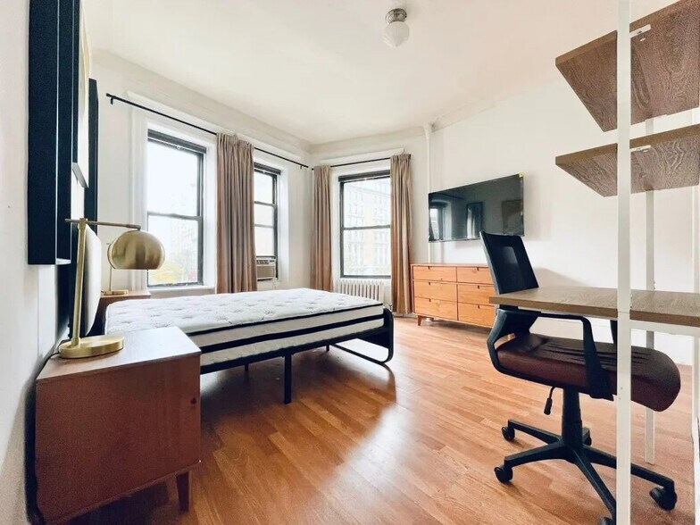 Building Photo - Furnished room/NOT APARTMENT