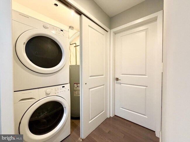 Building Photo - 1014 E Moyamensing Ave