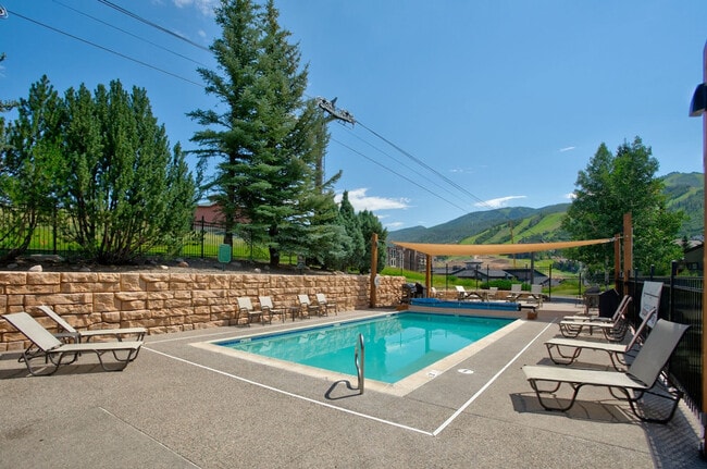 Building Photo - 1550 Amble Dr