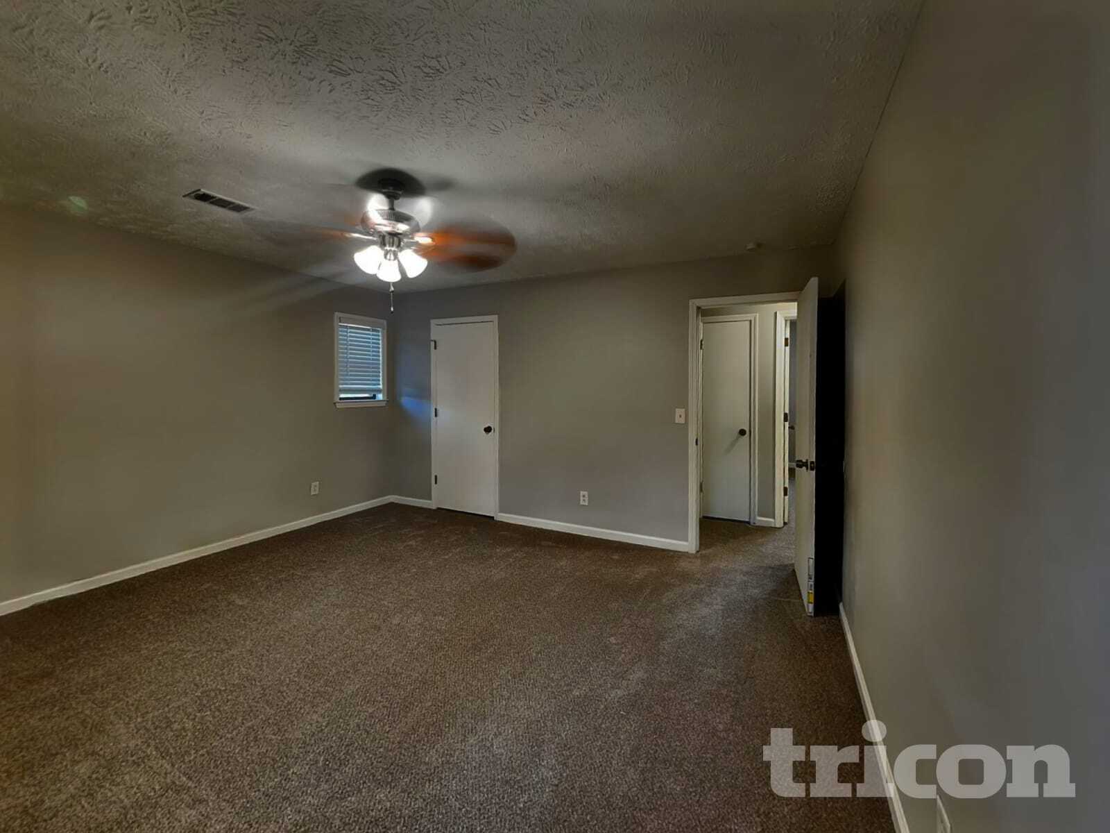 Building Photo - 308 Knollwood Ln