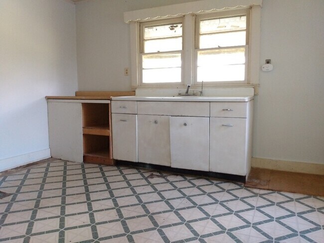 Building Photo - 2 Bedroom 1 Bathroom