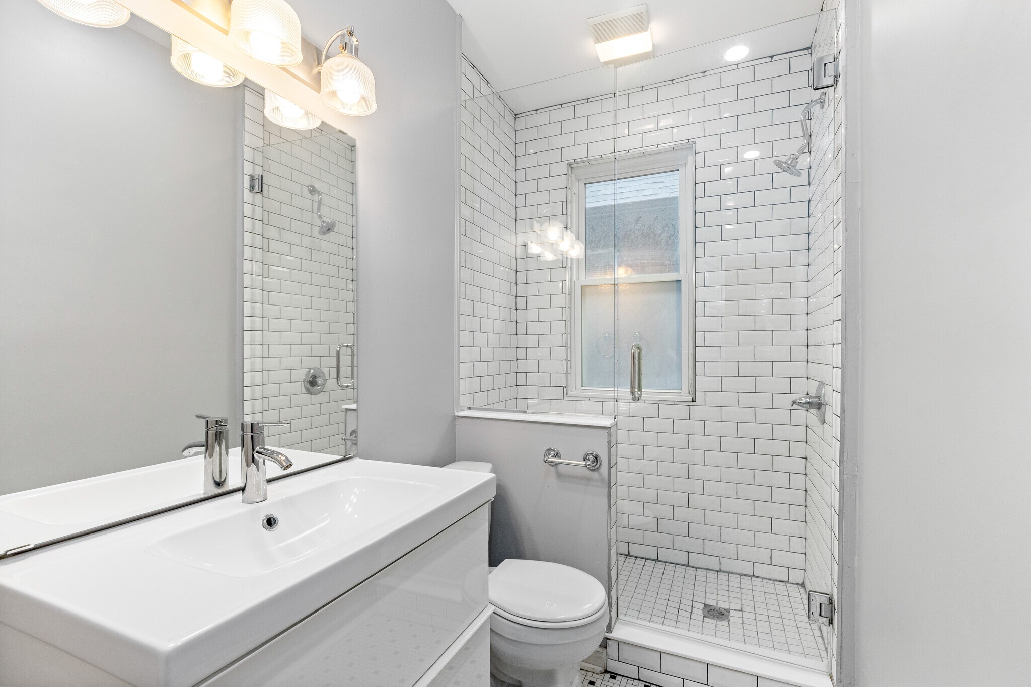 Building Photo - 310 Hendrie St