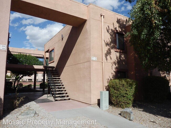 Building Photo - 2 br, 2 bath House - 330 S. Beck Avenue, #110