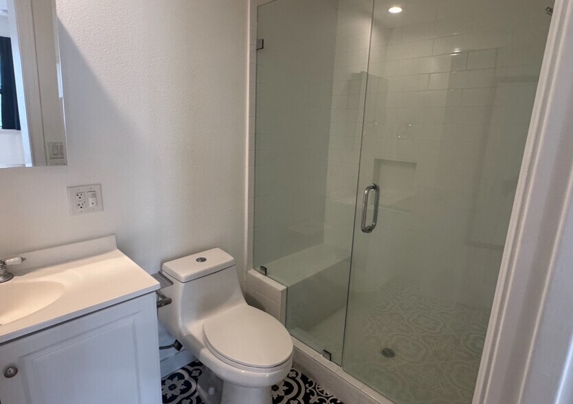 Building Photo - 914 S Ogden Dr