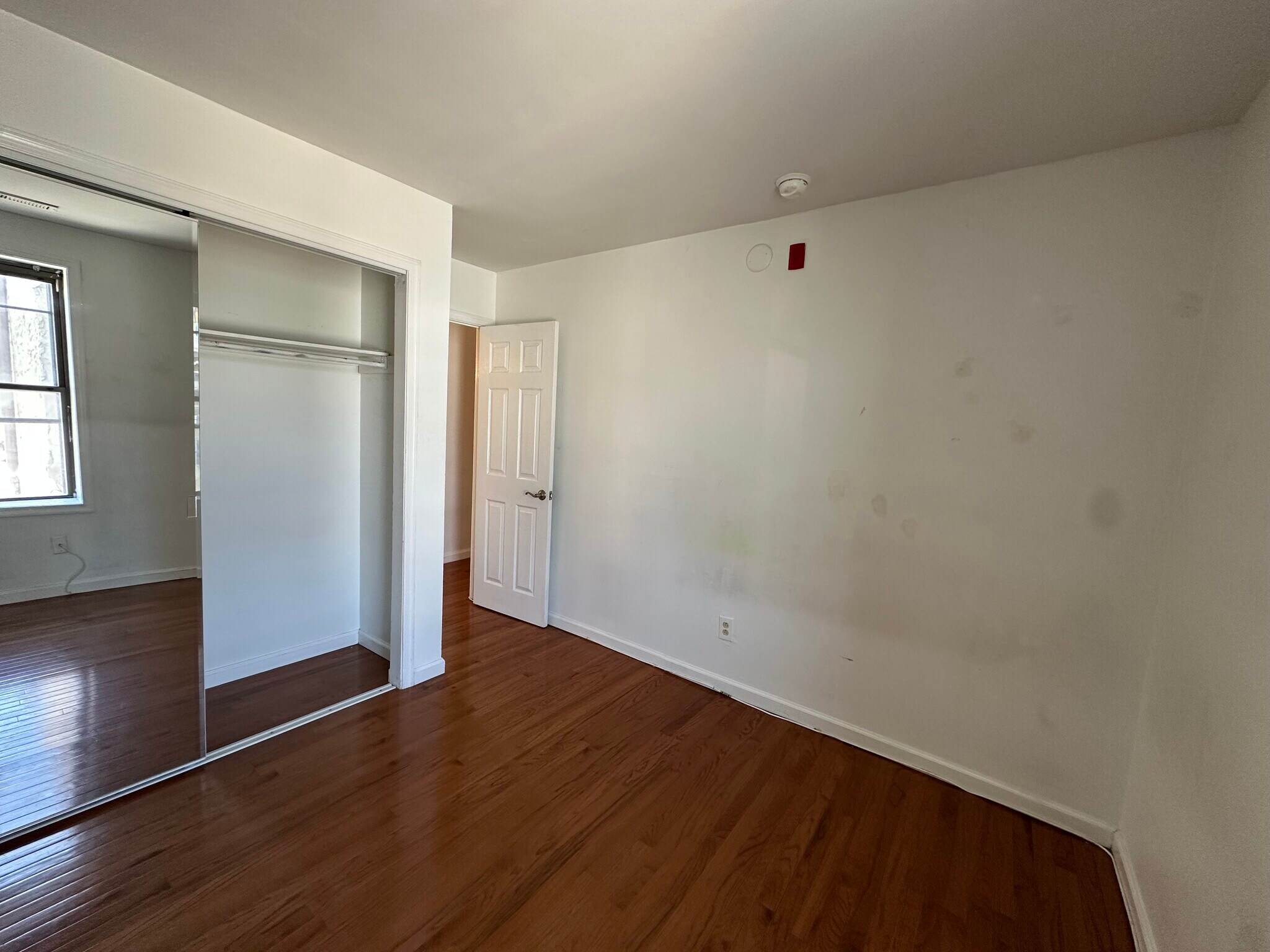 Building Photo - 2333 Catharine St
