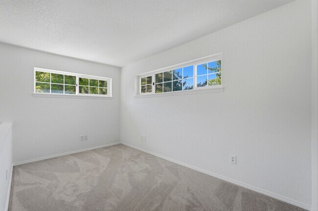 Building Photo - 17903 Ridge Lake Dr