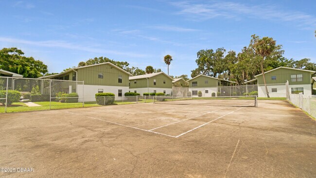 Building Photo - 840 Center Ave