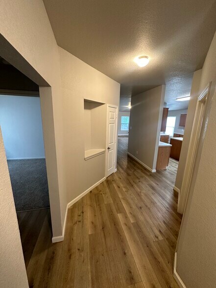 Building Photo - 213 Brahma Way