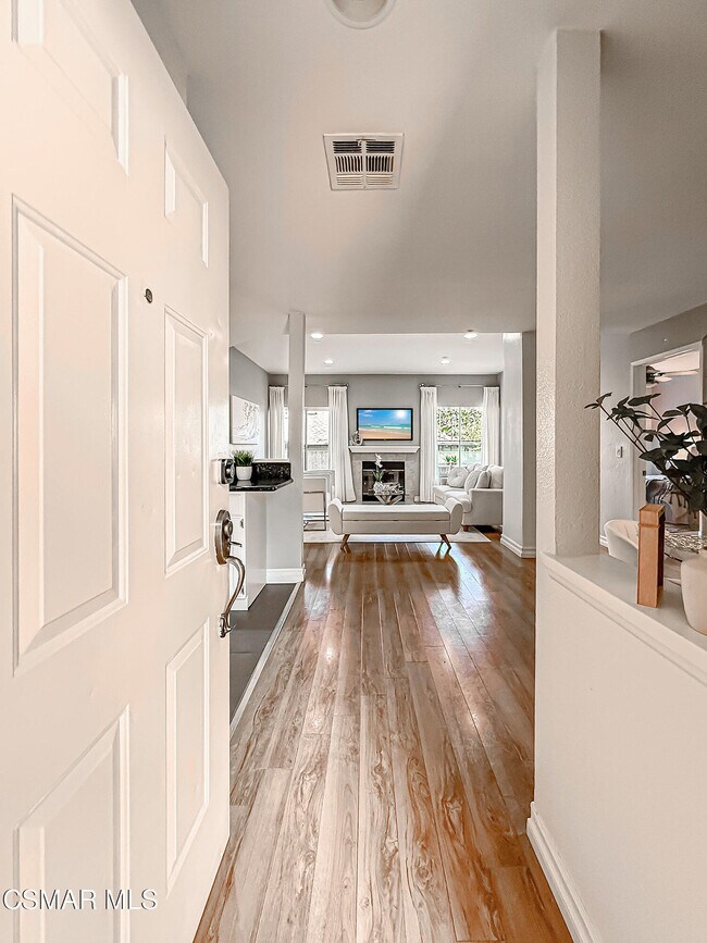 Building Photo - 5420 Sylmar Ave