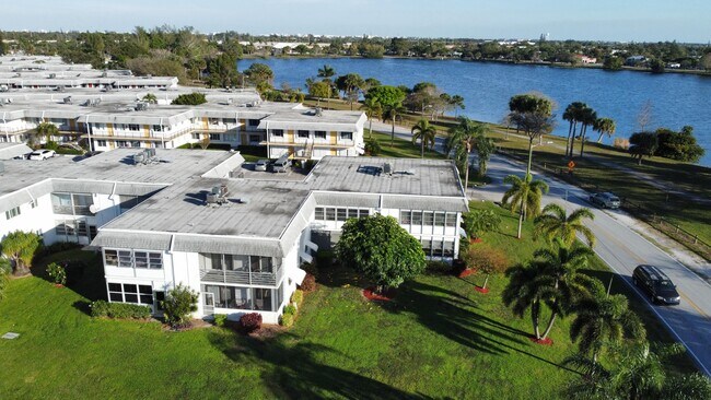 Building Photo - 3080 Lake Osborne Dr
