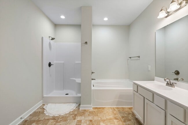 Building Photo - READY NOW! Spacious 5 bedroom w Bonus & 3.5 Bath Two Story Home on Cul-de-sac